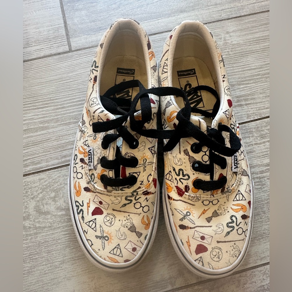 Vans women’s  Sneakers - Cream with Black Laces
